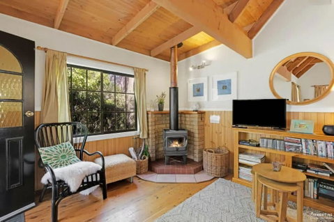 Romantic Tricklebeck Spa Cottage - Geraldton Accommodation 1