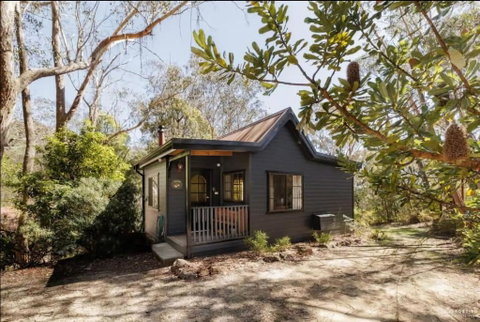 Romantic Tricklebeck Spa Cottage - Geraldton Accommodation 0