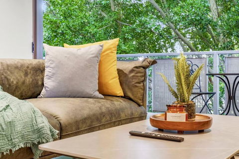 Rooftop 2 Bed Apt With Terrace At Newtown - Geraldton Accommodation 2