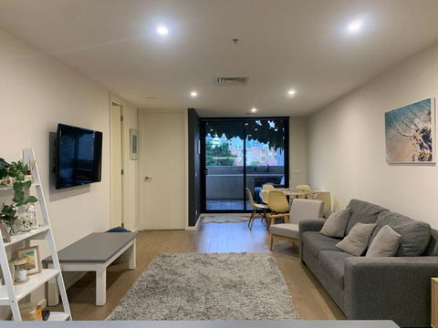 Rooftop Infinity Pool - St Kilda Luxury - Geraldton Accommodation 2