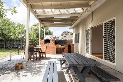 Rosebud Reset - A Beachside Group Getaway - Geraldton Accommodation 3