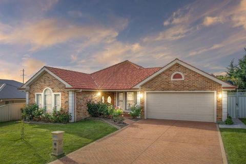 Roselawn Manor - 5 Bedroom Entertainer - Geraldton Accommodation 1