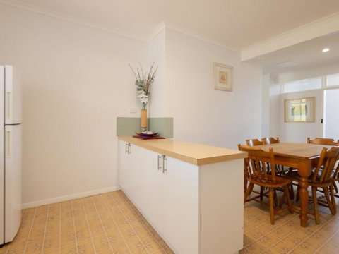 Rosella Perch - Geraldton Accommodation 2
