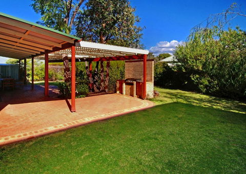 Rosewood Cottage - Geraldton Accommodation 3