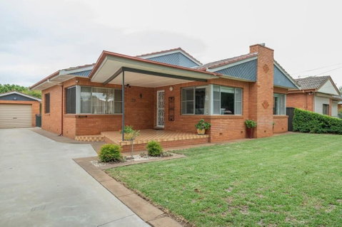 Roycox Cottage - Charming Escape, Fireplace - Geraldton Accommodation 3