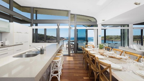 Sails On The Beachfront - Exclusive Seaside Home - Geraldton Accommodation 2