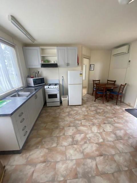 Sale Caravan Park - Geraldton Accommodation 0