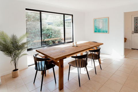 Salhus - Sleep In King Beds & Easy Walk To Town - Geraldton Accommodation 2