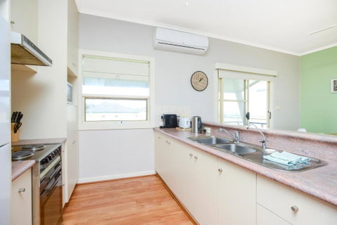 Salt - Aldinga Beach - C21 SouthCoast Holidays - Geraldton Accommodation 2