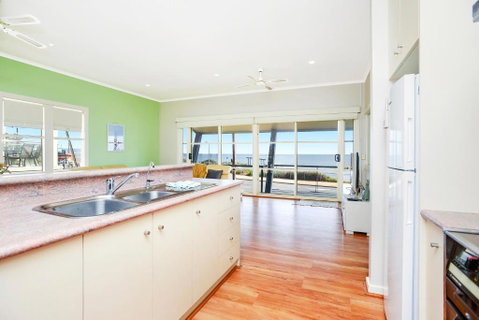 Salt - Aldinga Beach - C21 SouthCoast Holidays - Geraldton Accommodation 3