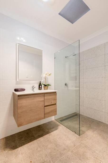 Salt & Pepper; Beautiful Town House In Margs! - Geraldton Accommodation 2