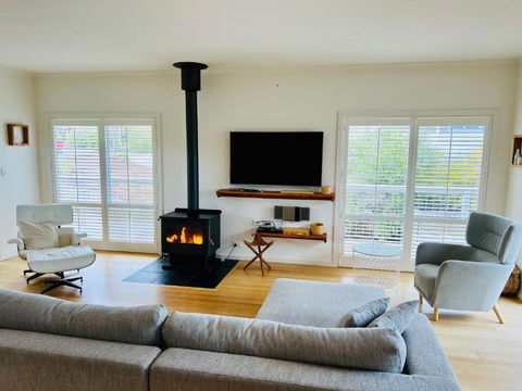Salt Life - Pet Friendly Outside WIFI - Geraldton Accommodation 3