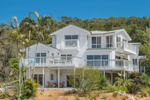 Salt Spray - Geraldton Accommodation 0