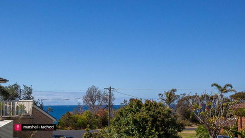 Salt Water Villa Bermagui Four Bedroom Central Location With Wifi - Geraldton Accommodation 1