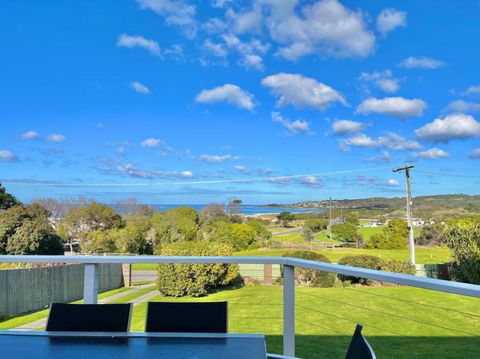 Saltwater Haven - Pets Welcome. Wifi. Amazing View - Geraldton Accommodation 0