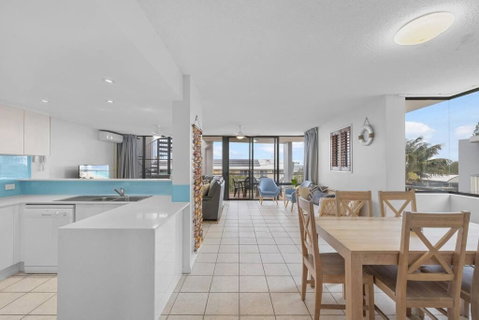 Salty Breeze - Rooftop Terrace & Jacuzzi - Geraldton Accommodation 1