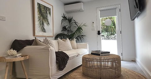 SALTY PALMS -Seaside Studio Apartment - Geraldton Accommodation 3