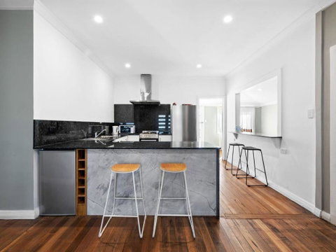 Salty Sea Cottage - Geraldton Accommodation 0