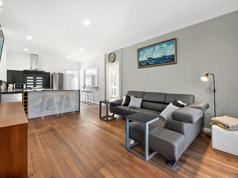 Salty Sea Cottage - Geraldton Accommodation 2