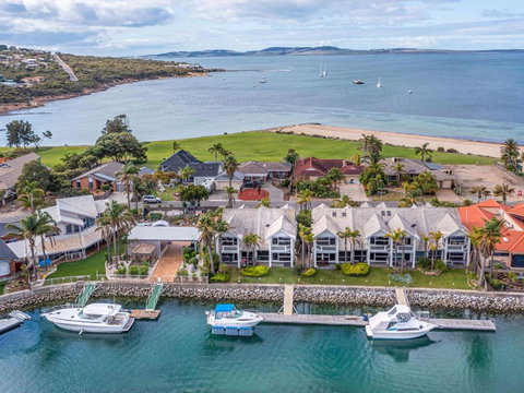 Salty Views - Geraldton Accommodation 1