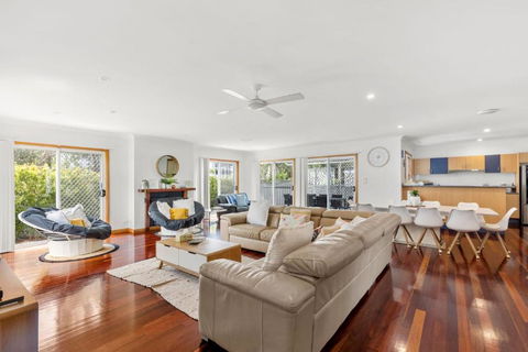 Sandlewood Breeze - Pet Friendly - Community Pool - Geraldton Accommodation 2