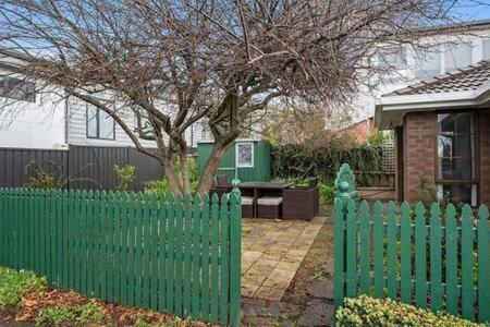 Sandy Bay Cozy Cottage Close To CBD - Geraldton Accommodation 3