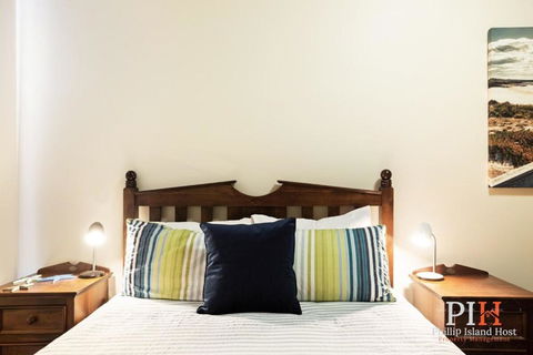 Sandy Bay Getaway W Spa 4 Bdr - Geraldton Accommodation 2