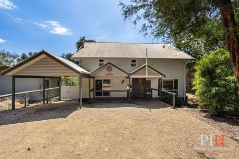 Sandy Bay Getaway W Spa 4 Bdr - Geraldton Accommodation 3