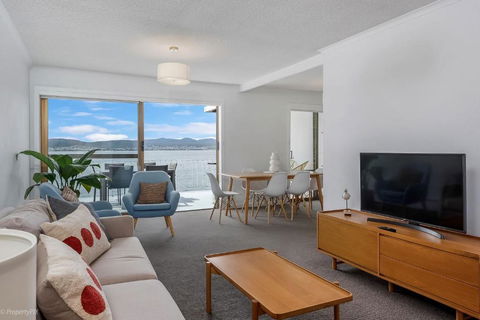 Sandy Bay Waterfront - Geraldton Accommodation 2