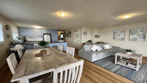 Sandy Cove Unit 6 - Geraldton Accommodation 2