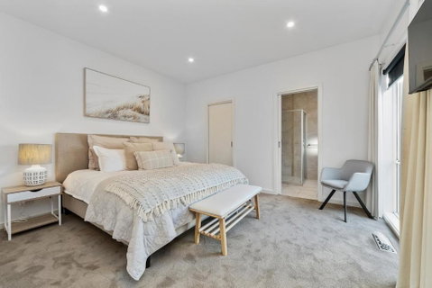 Seaford Luxe Beach House 2023 BDC Traveller Award Winner - Geraldton Accommodation 1
