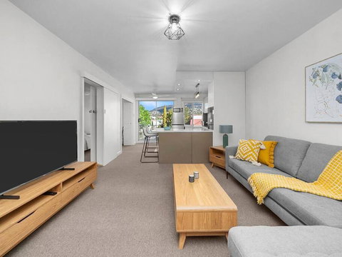 Sandy Bay Apartment With Hobart River View, Near UTAS - Stroll To Cafes And Shops - Geraldton Accommodation 2