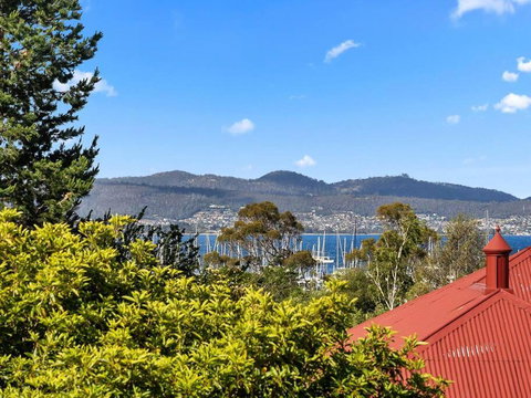 Sandy Bay Apartment With Hobart River View, Near UTAS - Stroll To Cafes And Shops - Geraldton Accommodation 1