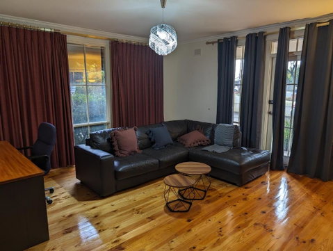 Spacious, Modern & Stylish Vacation Home - Geraldton Accommodation 1