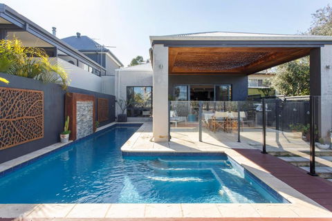 Stella Retreat - Townhouse With Pool - Geraldton Accommodation 0