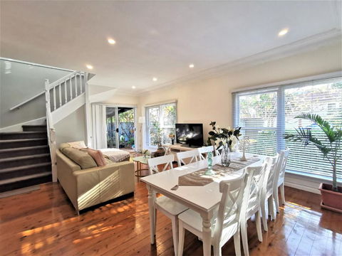 Sydney Meets Miranda, Comfy 4 Bedrooms Corner House - Geraldton Accommodation 2