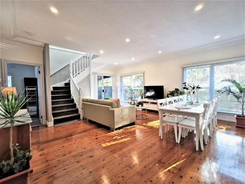 Sydney Meets Miranda, Comfy 4 Bedrooms Corner House - Geraldton Accommodation 0
