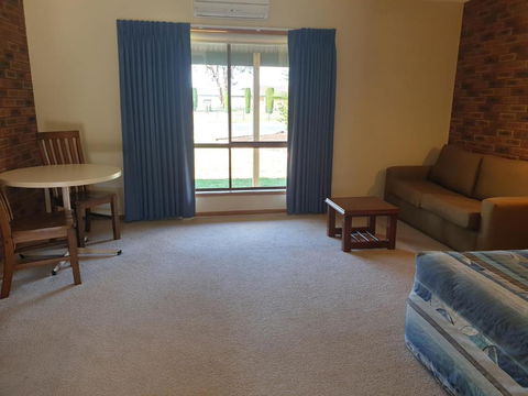 The Finley Palm Motor Inn - Geraldton Accommodation 3