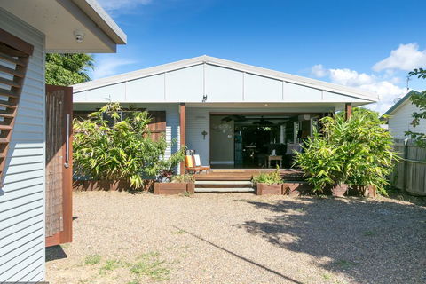 Beachside Cottages - Geraldton Accommodation 2