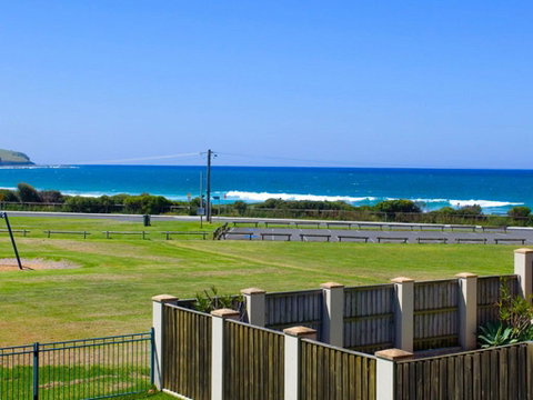 Beachside Retreat - Geraldton Accommodation 0