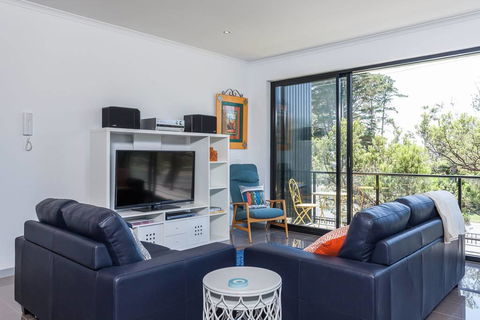 Beautiful Beachfront Apartment At Capel Sound - Geraldton Accommodation 1