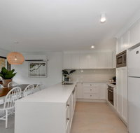 BEAUTIFULLY RENOVATED OCEANSIDE APARTMENT - Geraldton Accommodation