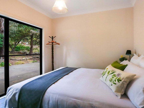 Bellara - Your Home Among The Gum Trees! - Geraldton Accommodation 2
