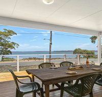 Bellevue - overlooking serene Lake Woolumboola - Geraldton Accommodation