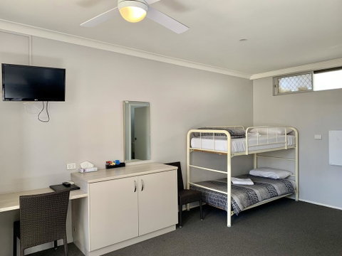 Bermagui Beach Hotel - Geraldton Accommodation 1