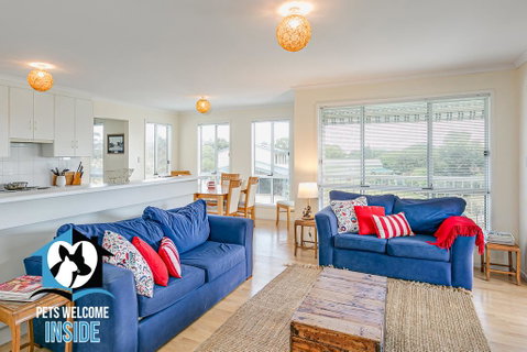 Big Stylish House With River Views, Games Room & WiFI - Geraldton Accommodation 1