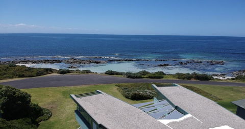 Boathouse - Nearly In The Water And Wonderful Views - Geraldton Accommodation 0