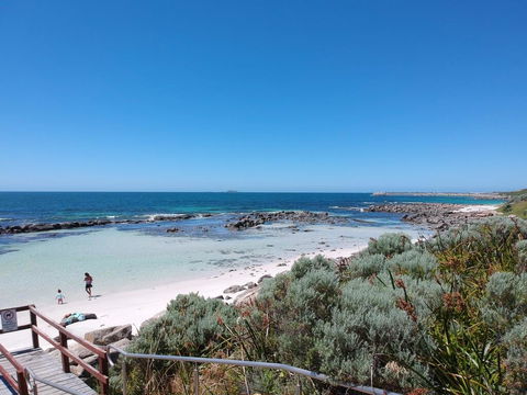 Boathouse - Nearly In The Water And Wonderful Views - Geraldton Accommodation 3