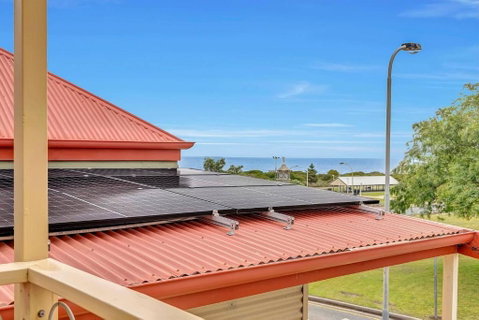 The Seaside Loft - A Breezy Beachside Lifestyle - Geraldton Accommodation 3