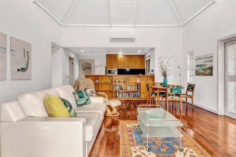 Time And Tide Beach Cottage On The Esplanade - Geraldton Accommodation 0